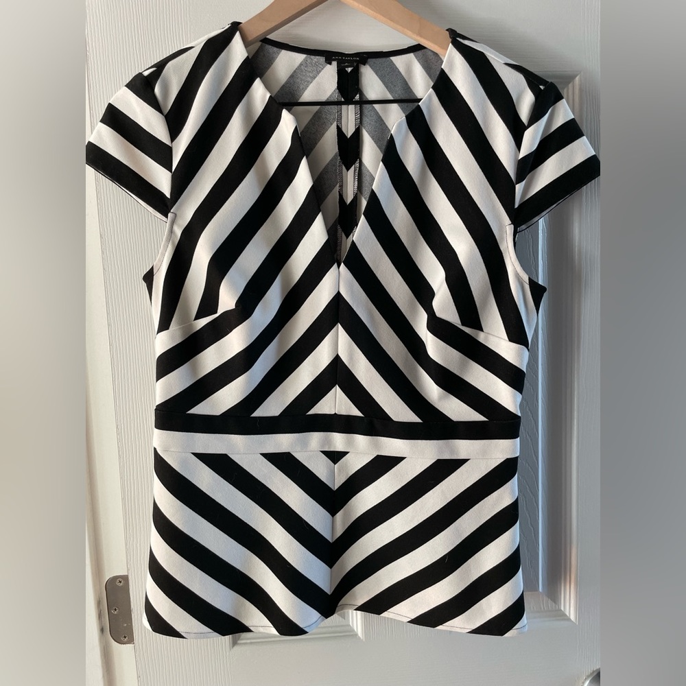 Banana Republic size 4 plenum blouse.  Great condition.